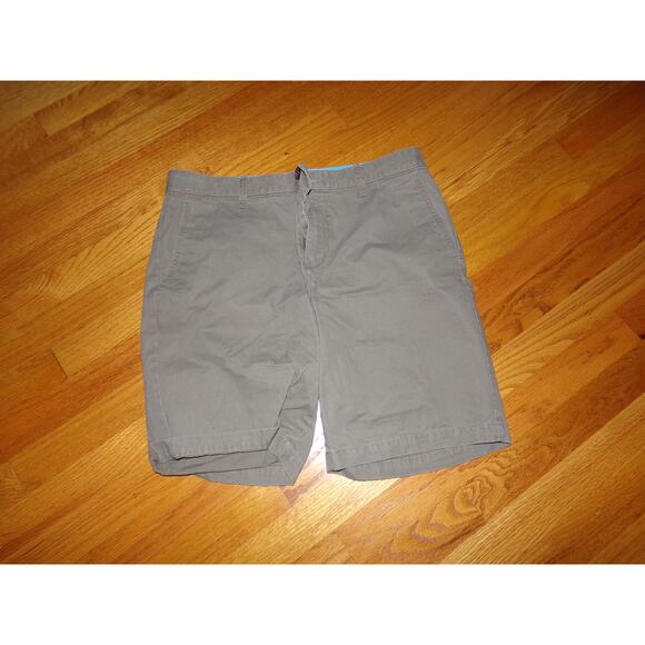 Penguin taupe  9" shorts size 33 Excellent condition - Picture 1 of 3